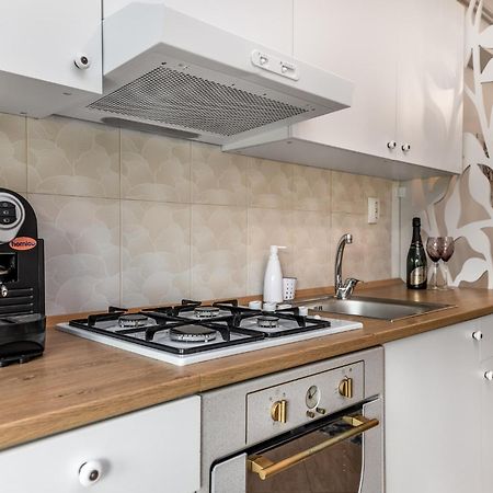 Dreamgarden Airport Apartment & Secure Parking & Airport Shuttle Ясси Екстер'єр фото